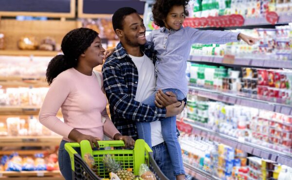 5 Benefits of Taking Your Kid to the Grocery Store